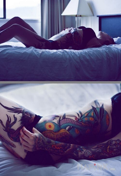 Tattoo Fajne tatuaże u laski in sexy motif on the upper arm