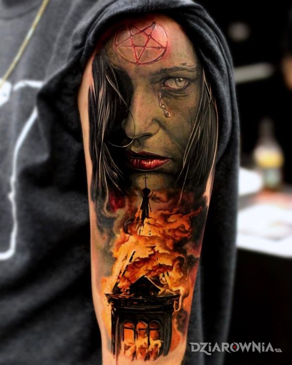 Tatuaż diabelski tatuaż w motywie postacie i stylu realistyczne na ramieniu