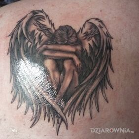 Tatuaż Pierwszy tatuaż na plecach motyw: anioły styl: realistyczne