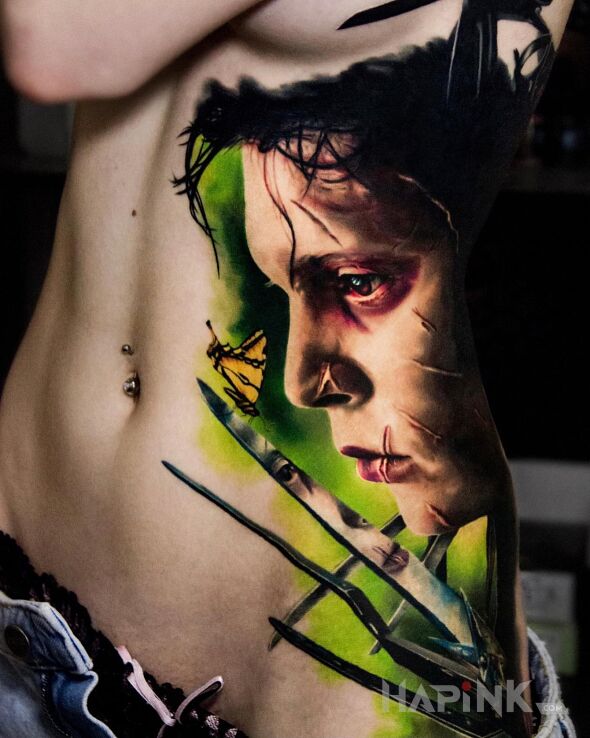 Tattoo Pan nożyczki in colorful motif and realistic style on the ribs