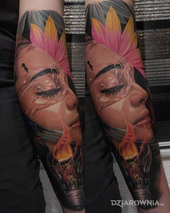 Tatuaż ogień w żarówie w motywie kolorowe i stylu realistyczne na przedramieniu