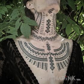 Tattoo Tribal vibe on the chest motif: black and gray style: contour / linework