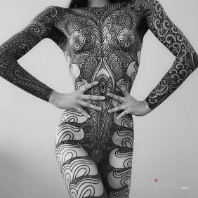 Tattoo Phenomenal work on the stomach motif: black and gray style: contour / linework