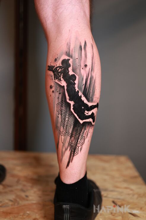 Tattoo Tatuaż koszykówka graficzny in characters motif and trash polka style on the calf
