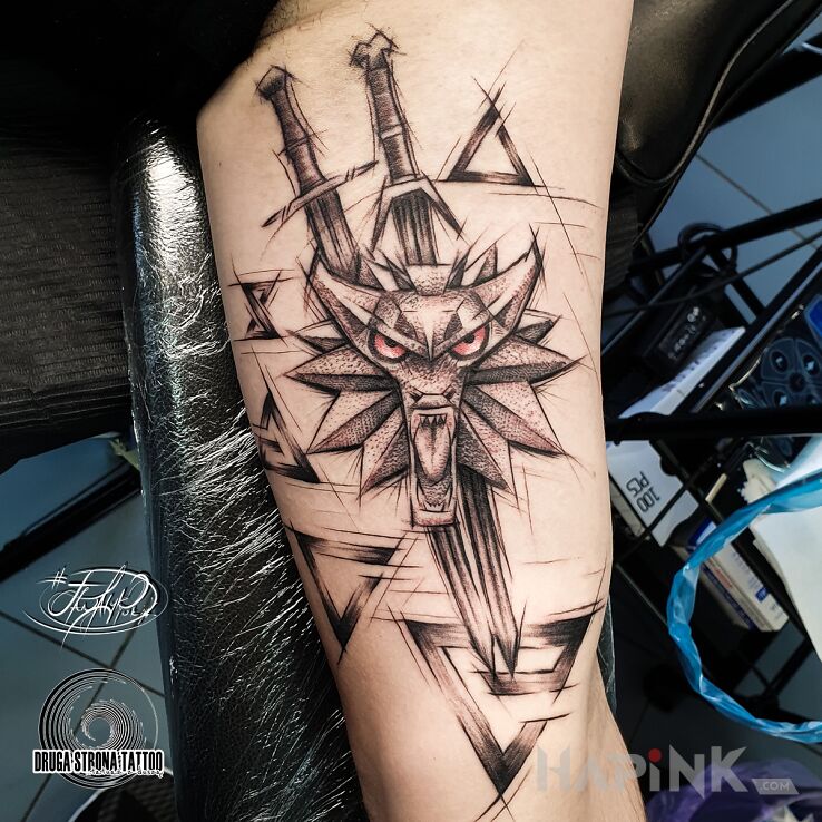 Tattoo Wiedźmin, znaki wiedźmińskie, runy wiedźmińskie in objects motif and sketch style on the bicep