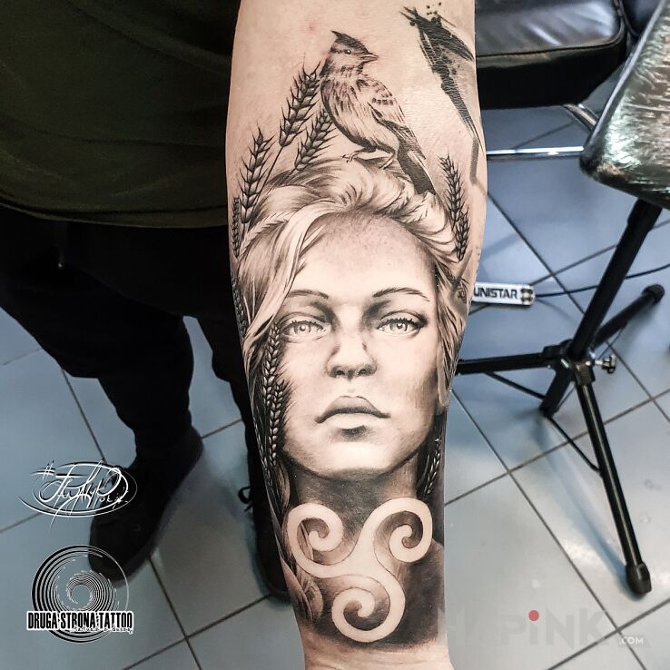 Tattoo Łada - słowiańska bogini wiosny i życia, miłości i piękna. Panteon słowiańskich bóstw. in religious motif and realistic style on the forearm