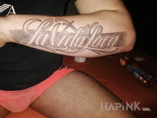 Tattoo Szalone życie in lettering motif on the forearm
