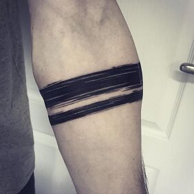 Tatuaż Czarna opaska na ręce motyw: czarno-szare styl: dotwork