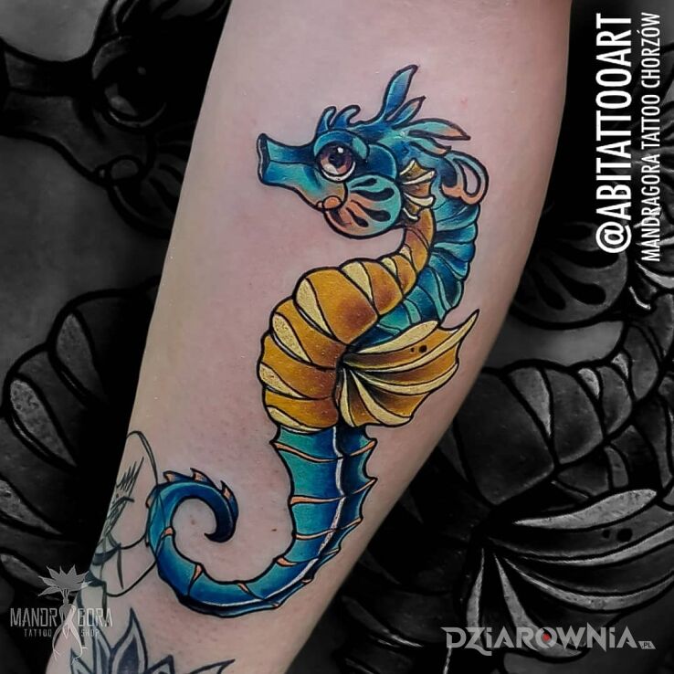 Tatuaż konik morski w motywie zwierzęta i stylu neotradycyjne na ręce