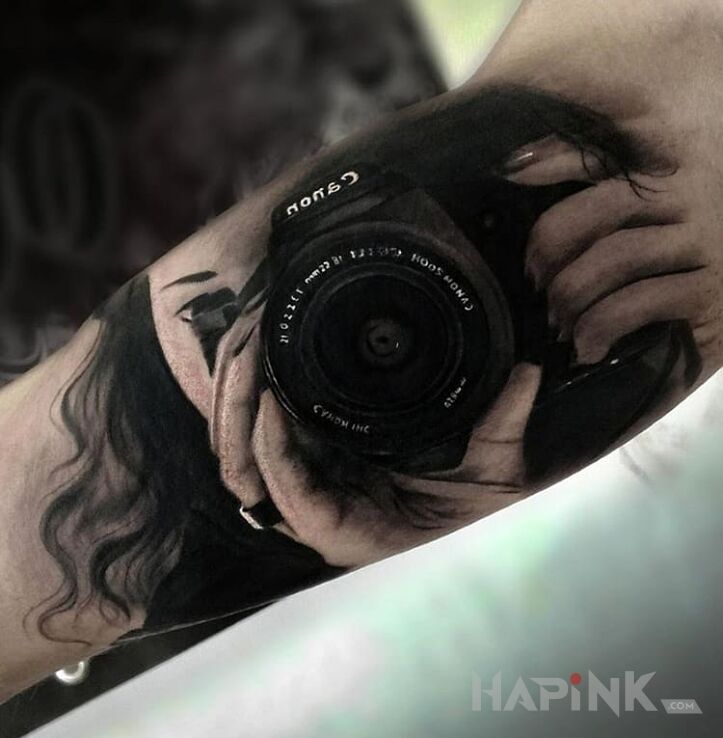 Tattoo Aparat in 3D motif and realistic style on the upper arm