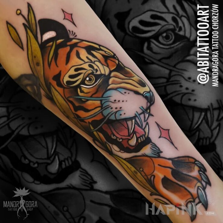 Tattoo Tygrys in colorful motif and neo-traditional style On the arm