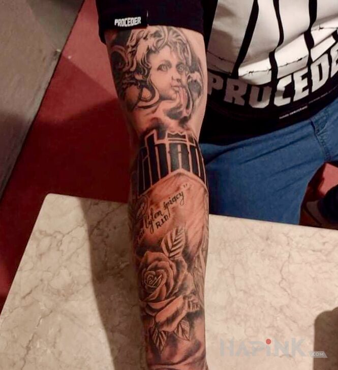 Tattoo Chada in lettering motif and realistic style on the upper arm