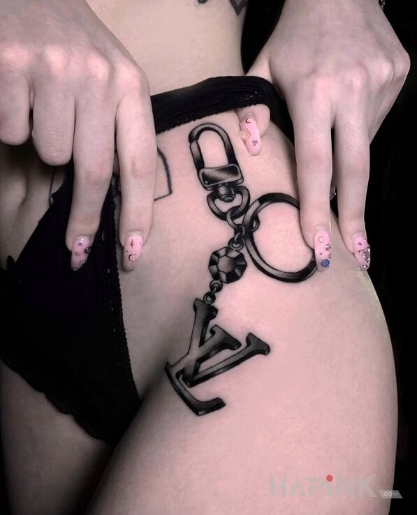 Tattoo Kajdanki in objects motif and graphic / illustrative style on the hip