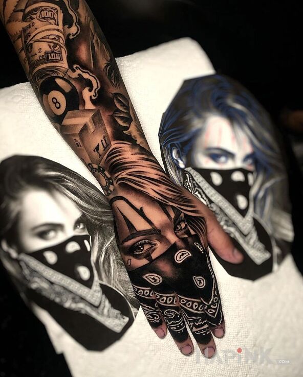 Tattoo Dziewczyna w huście in 3D motif and realistic style on the forearm