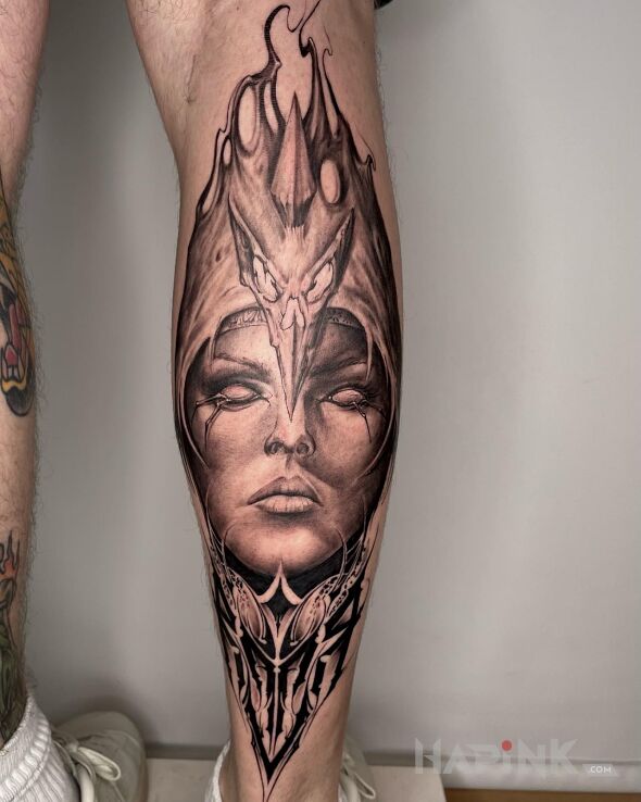 Tattoo Demoniczne oblicze in faces motif and realistic style on the leg