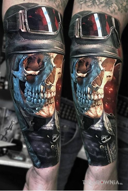 Tatuaż szkieletor motocyklista w motywie 3D na przedramieniu