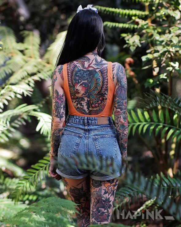 Tattoo Po pierwsze oldschool in faces motif and oldschool style On the arm