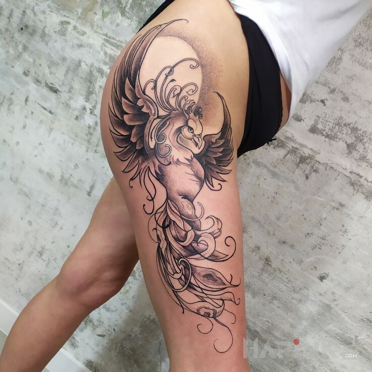 Tattoo Feniks in animals motif and graphic / illustrative style on the hip