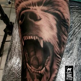 Tattoo Grizzly On the arm motif: 3D style: realistic
