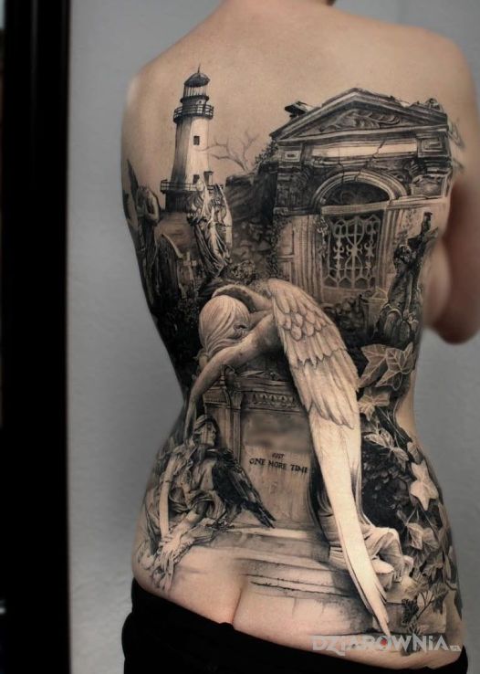 Tatuaż smutny anioł w motywie religijne i stylu realistyczne na plecach