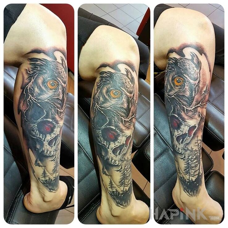 Tattoo Mój Lovely... in skulls motif on the calf