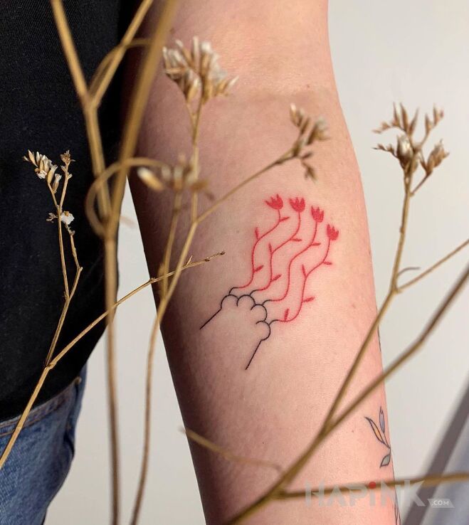 Tattoo Podrapanie przez kota in other motif and minimalistic style on the forearm