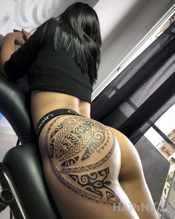 Tattoo Żółw polinezyjski in animals motif and Polynesian style on the buttocks