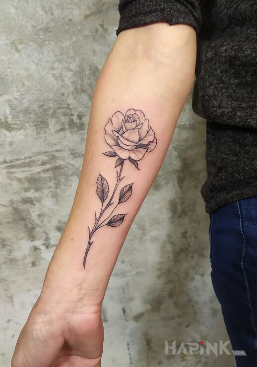Tattoo Różyczka in black and gray motif and graphic / illustrative style on the forearm