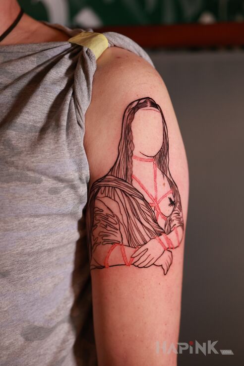 Tattoo Mona Lisa in characters motif and graphic / illustrative style on the upper arm