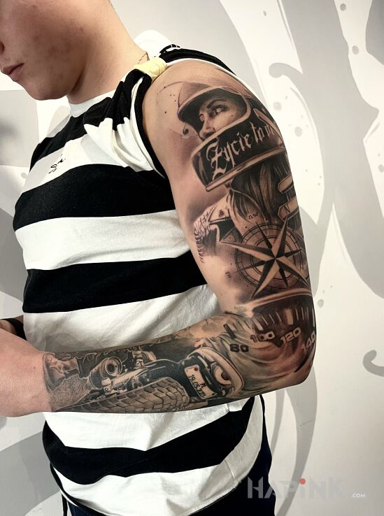 Tattoo Coś dla fanów motocykli in 3D motif and realistic style on the upper arm