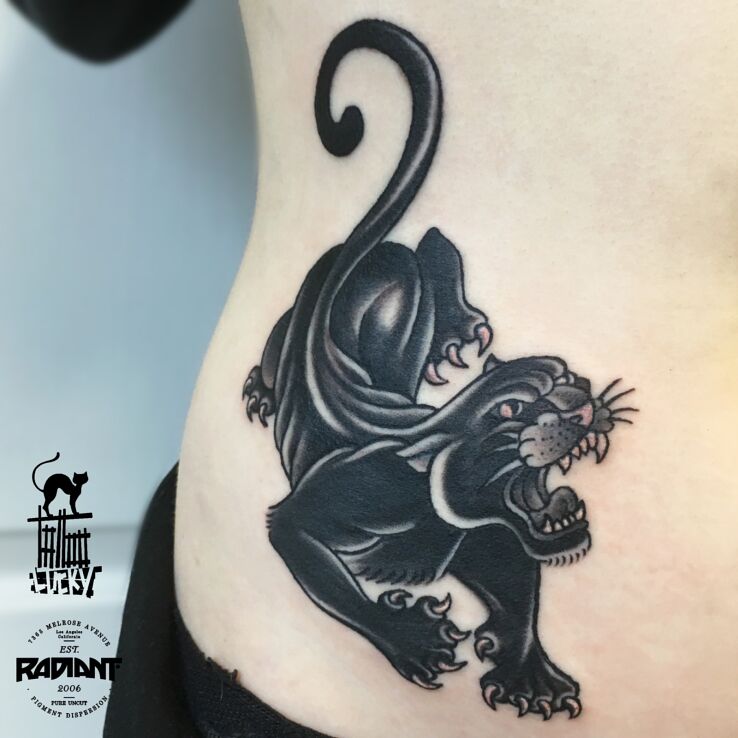 Tatuaż pantera w motywie czarno-szare i stylu newschool na brzuchu