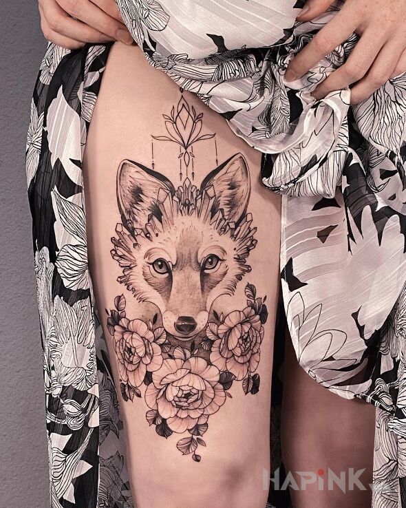 Tattoo Lisku in black and gray motif and graphic / illustrative style on the leg