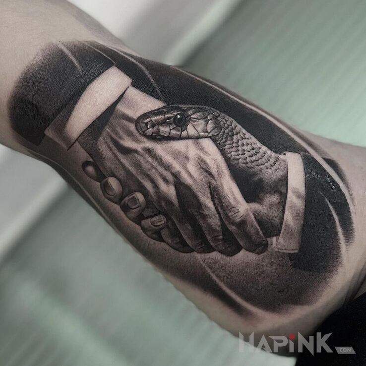 Tattoo Patrz komu ufasz in animals motif and realistic style on the bicep
