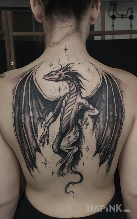 Tattoo Magic Dragon in fantasy motif and graphic / illustrative style on the back