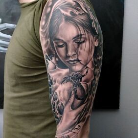 Tattoo Woman under the sign of Scorpio on the upper arm motif: black and gray style: realistic