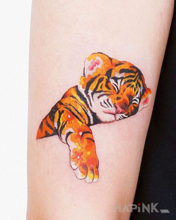 Tattoo Tygrysek in colorful motif and graphic / illustrative style On the arm