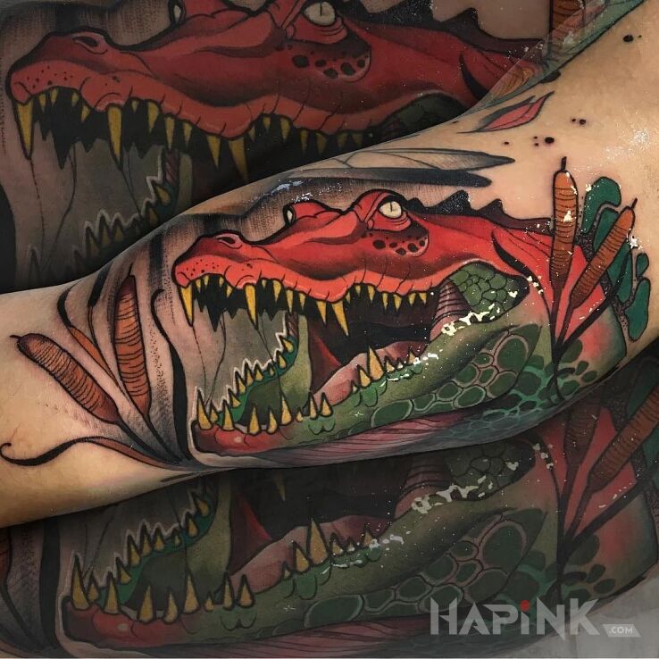 Tattoo Krokodyl in animals motif on the upper arm