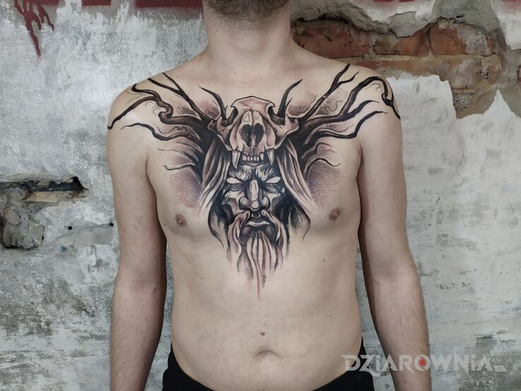 Tatuaż mrok w motywie zwierzęta i stylu surrealistyczne na klatce