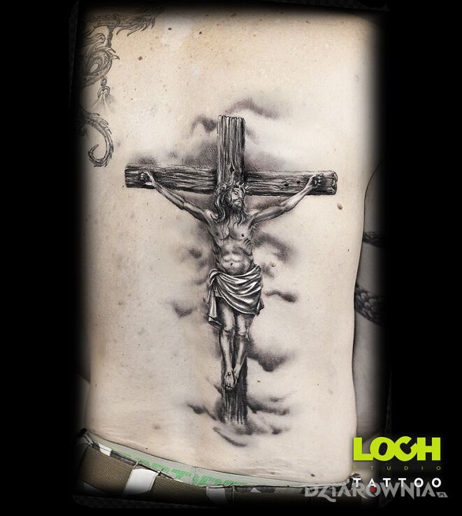 Tatuaż ukrzyżowanie jezus na krzyżu w motywie religijne i stylu realistyczne na plecach