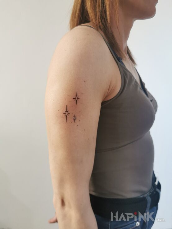 Tattoo Gwiazdki in other motif and minimalistic style on the upper arm