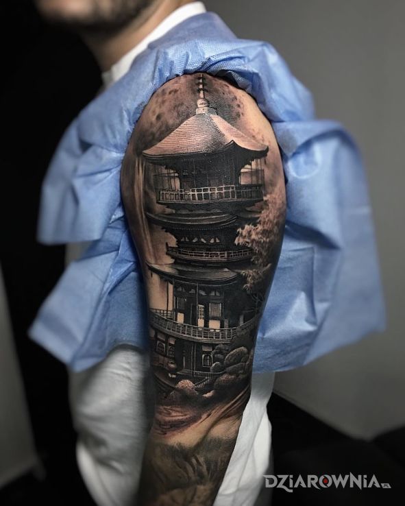 Tatuaż pagoda w motywie rękawy i stylu realistyczne na przedramieniu