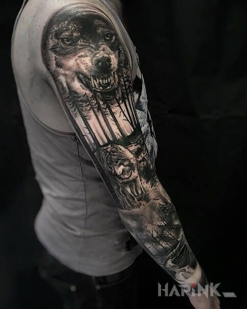 Tattoo Wilk w lesie in 3D motif and realistic style on the forearm