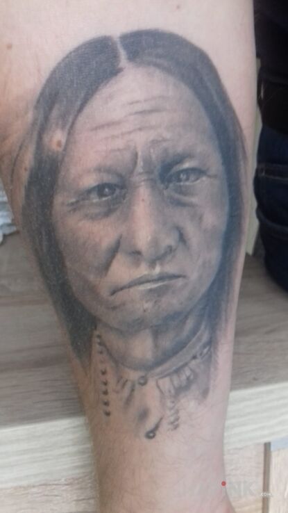 Tattoo Siedzący Byk in Indian motif on the forearm