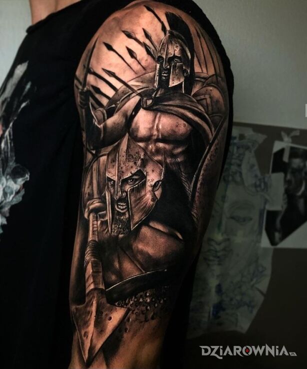 Tatuaż wojsko sparty w motywie postacie i stylu realistyczne na ramieniu