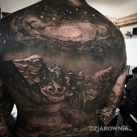 Tatuaż Góry i gwiady na łopatkach motyw: 3D styl: realistyczne
