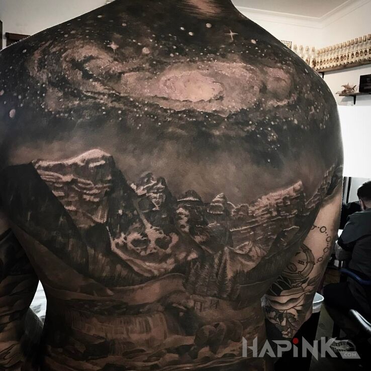 Tattoo Góry i gwiady in black and gray motif and realistic style on the back