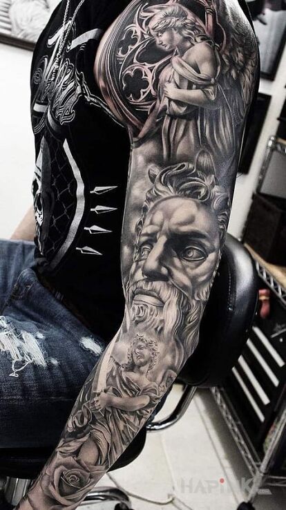 Tattoo Wśród anielskich zastępów in faces motif and realistic style on the forearm