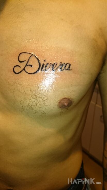 Tattoo Divera in lettering motif on the chest
