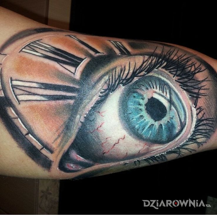 Tatuaż oko w motywie 3D na ramieniu