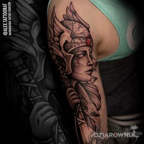 Tatuaż Walkiria na ramieniu motyw: twarze styl: graficzne / ilustracyjne